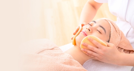 Cấp ẩm rạng ngời cho da  mùa lễ hội với dịch vụ Căng bóng tái tạo da của Naris Nature Spa